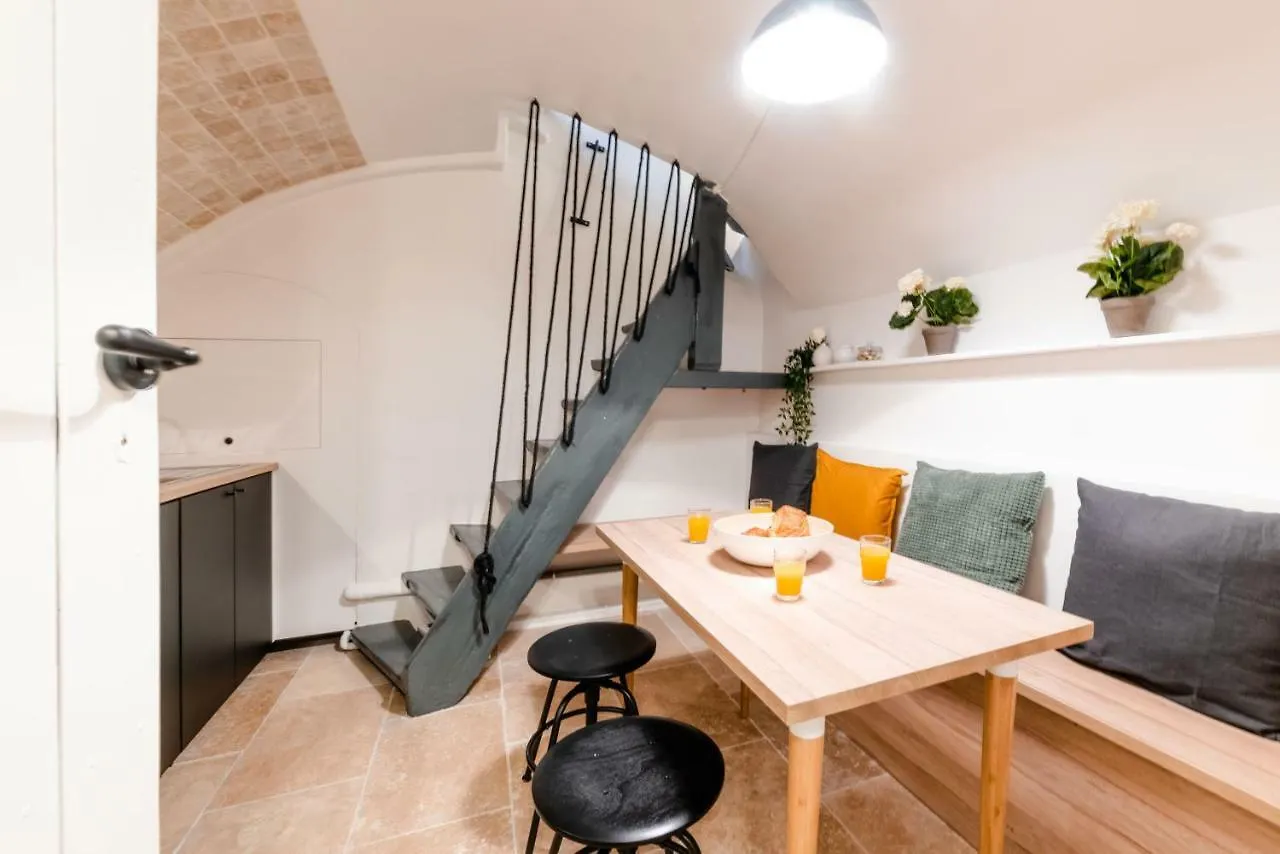 Architect's Triplex - Haut Marais Paris 0*,  France